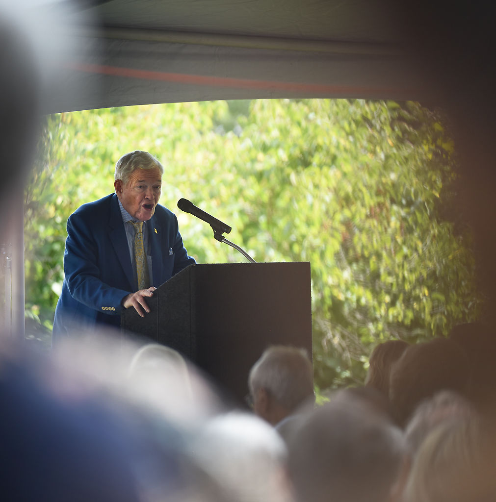 Senator Christopher S. Bond gives a commencement speech